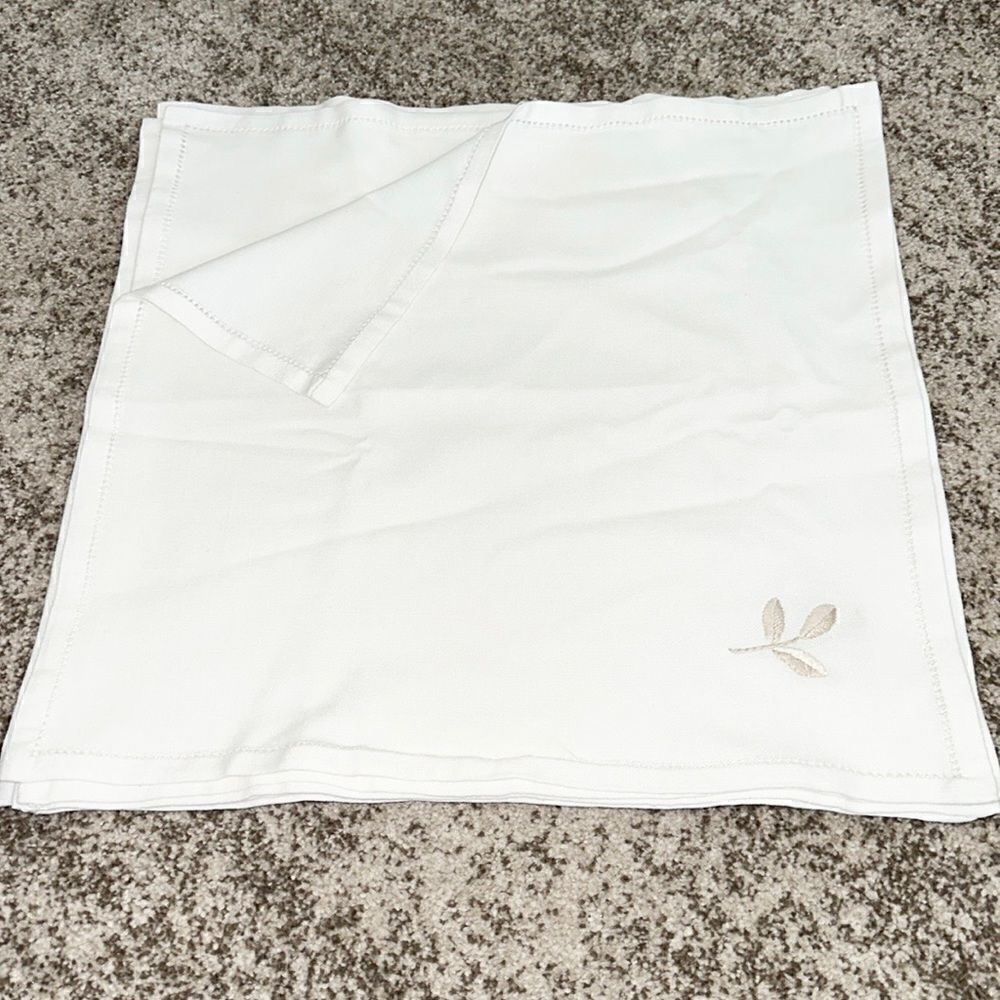 6 Ivory Tablesetting Cloth Napkins Decor